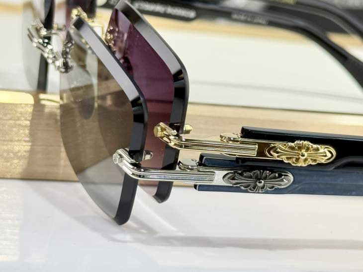 Picture of Chrome Hearts Sunglasses _SKUfw69656788fw